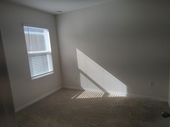 Building Photo - 775 Chinoy Rd