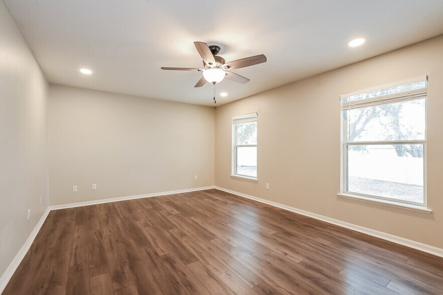 Building Photo - 7545 Sloewood Dr