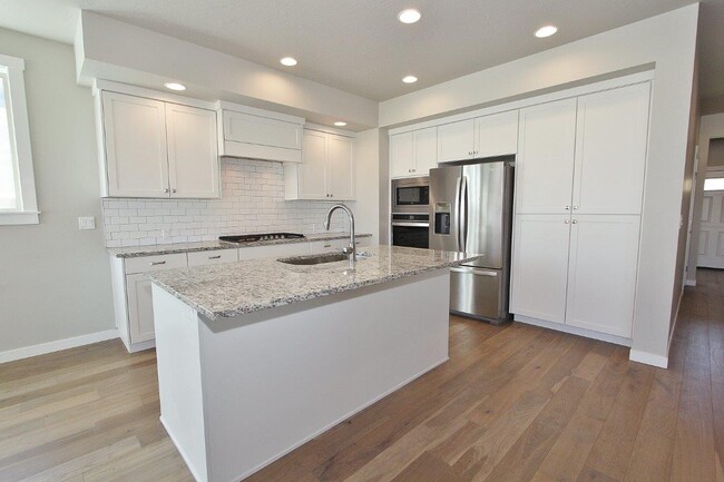 Building Photo - 2174 E Mendota Dr