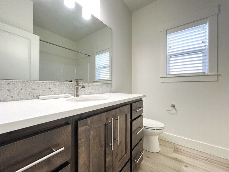 Building Photo - 2370 W Herron Ridge Dr