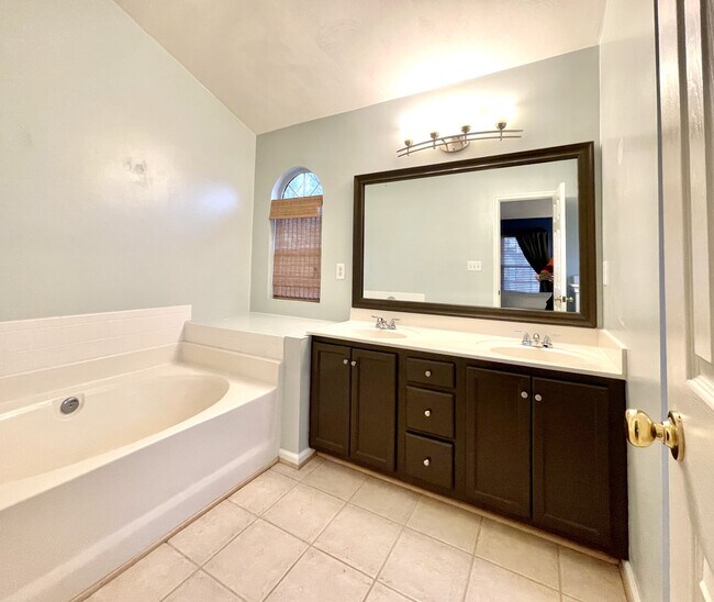 Building Photo - 2248 Ships Crossing