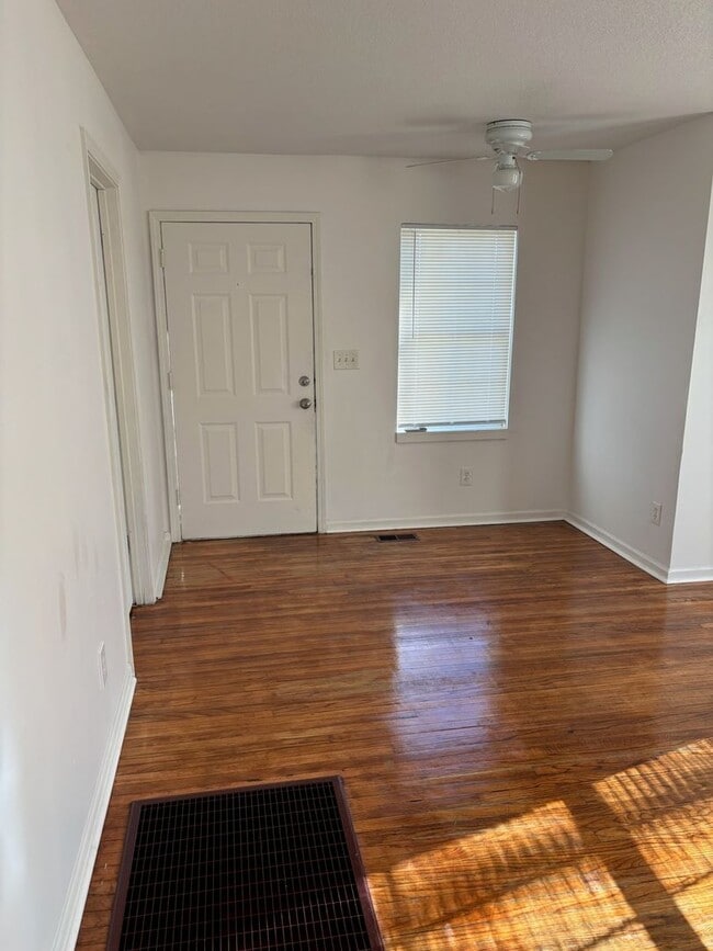 Building Photo - 7924 Agnes Ave