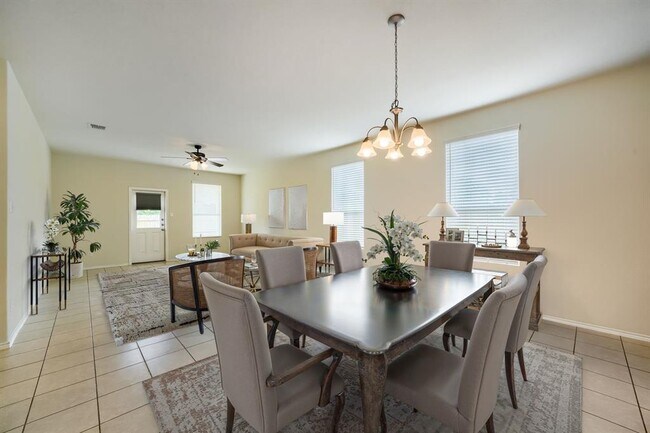 Building Photo - 616 Sonterra Blvd