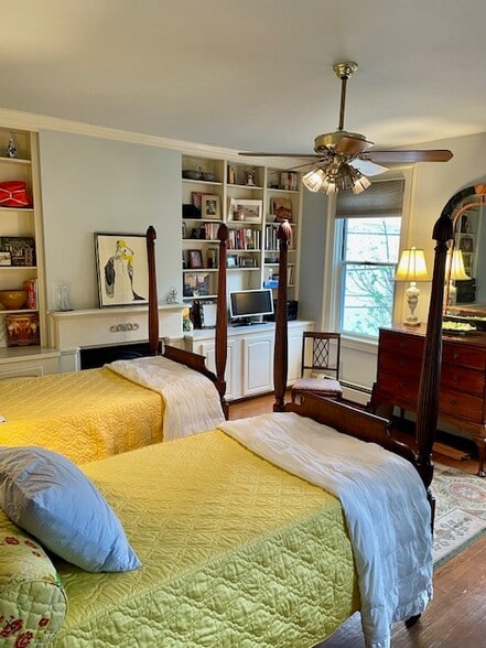 Lower floor BR or LR - 1139 Belvedere St