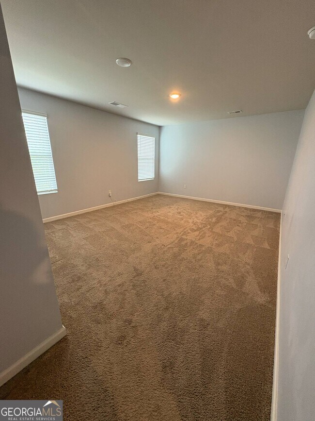Building Photo - 170 Goodall Woods Dr
