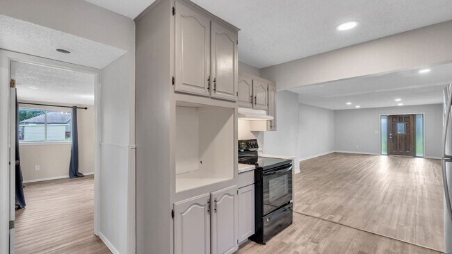 Building Photo - 1307 S 77th E Ave