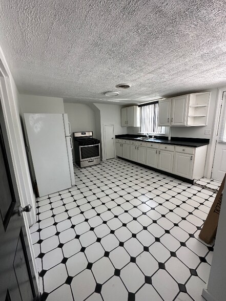 Building Photo - 14 Thill St