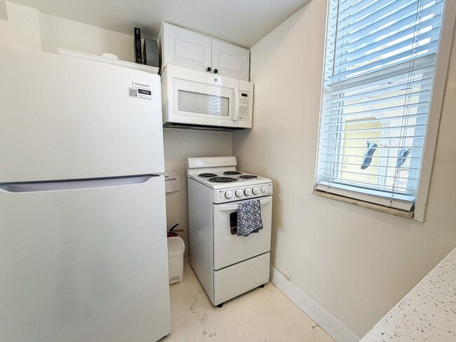 Building Photo - 1775 N Ocean Dr