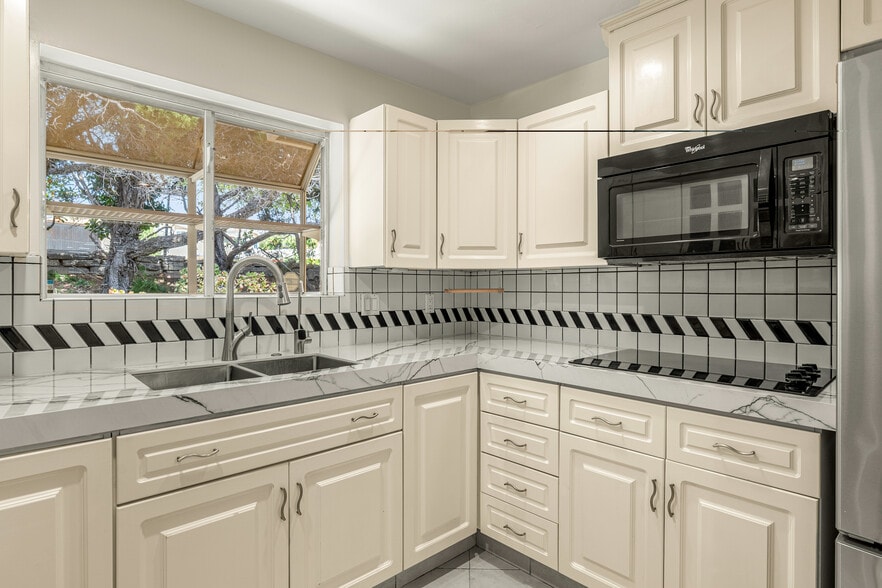 Building Photo - 817 Malone Dr