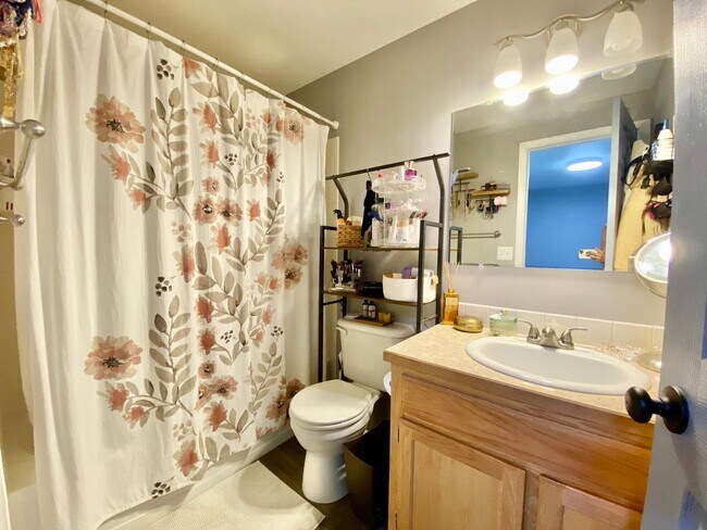 Building Photo - 3 Bedroom Home in West Valley