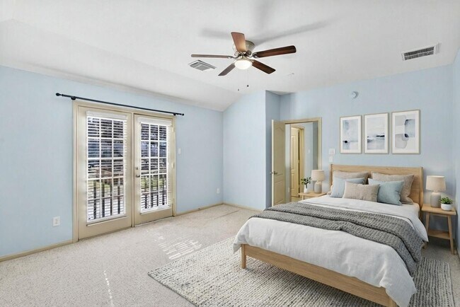 Building Photo - 313 Hogan St