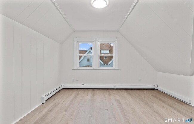 Building Photo - 32 Lamberton St