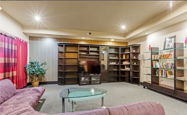 Building Photo - 668 S Lane St