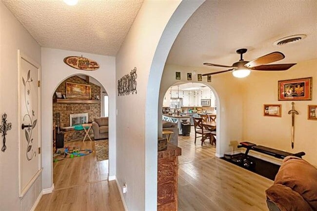 Building Photo - Beautiful 4 Bedroom/2 Bath Home