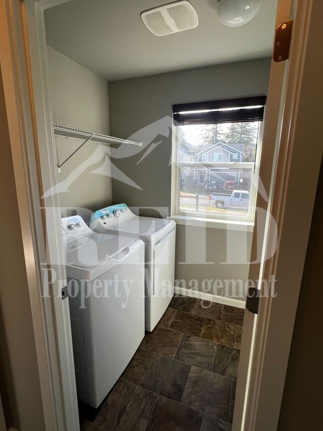 Building Photo - 3887 Portside Dr