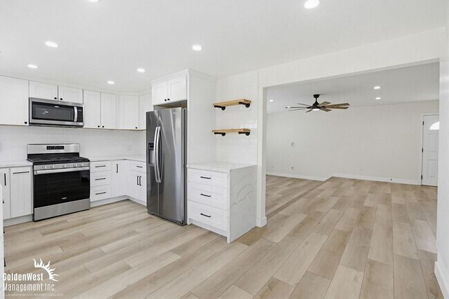 Building Photo - Captivating 3Bdm 2Ba Home in the Carlton Oaks/West Hills area of Santee!