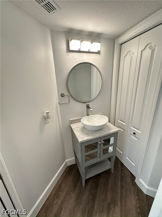 Building Photo - 9419 Ivy Brook Run