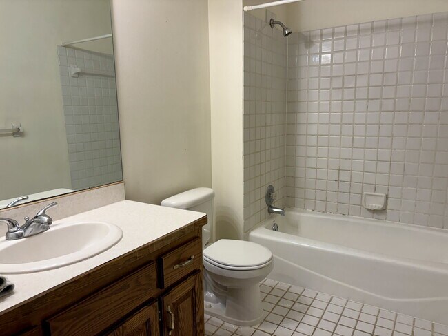 Building Photo - Available now 2-Bed Twin Home in Shoreview