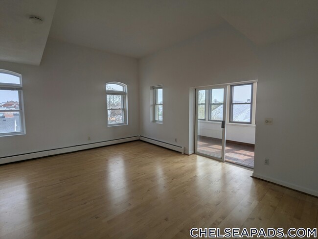 Building Photo - 37 Winnisimmet St