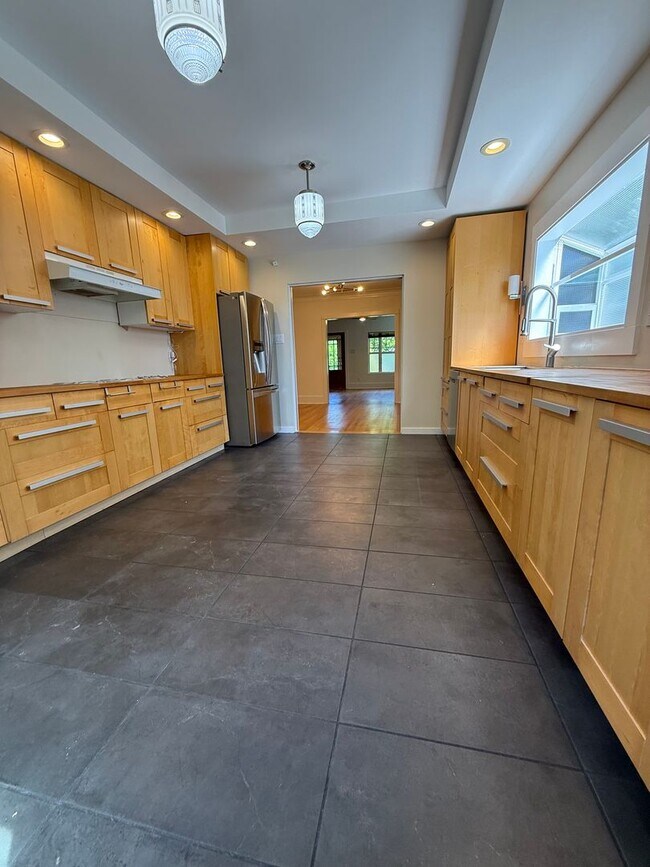 Building Photo - 2BR + Office Seward Park Home w/ A/C & 125...