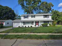 Building Photo - Gorgeous Home in South West Champaign
