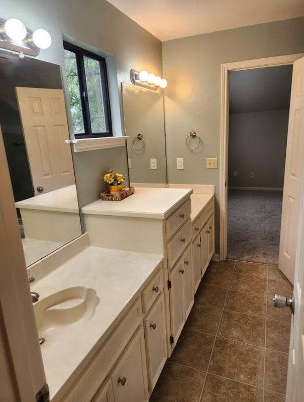 Building Photo - 305 Forest Dr