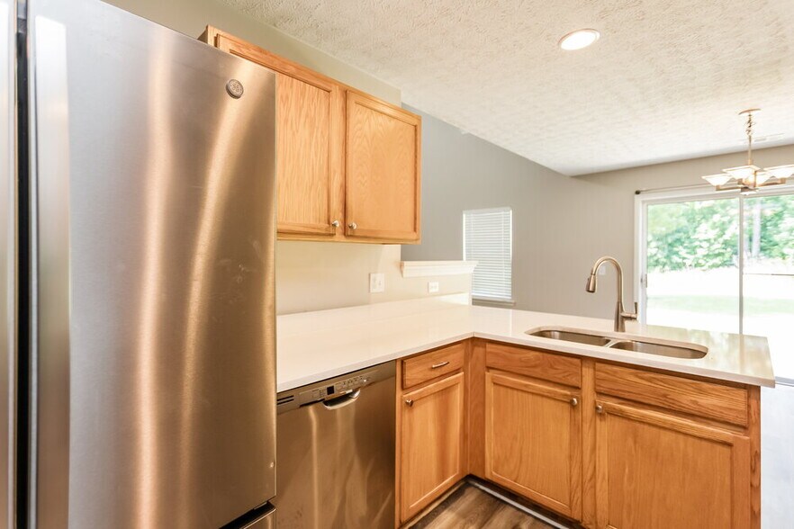 Building Photo - 205 Silver Ridge Dr