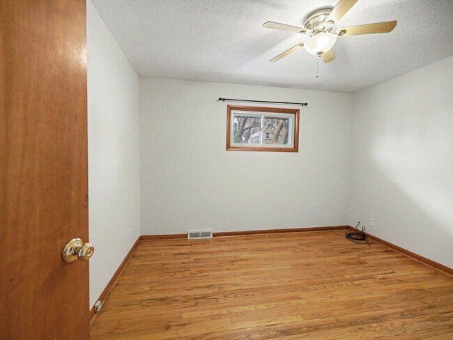 Building Photo - 1427 S 52nd St