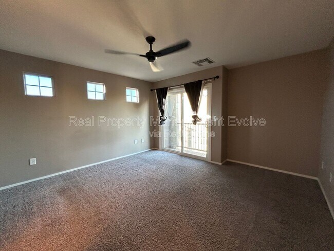 Building Photo - 2329 E Hidalgo Ave