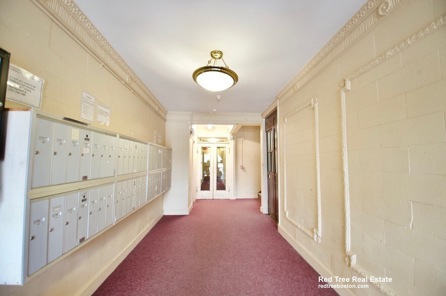Building Photo - 1175 Boylston St