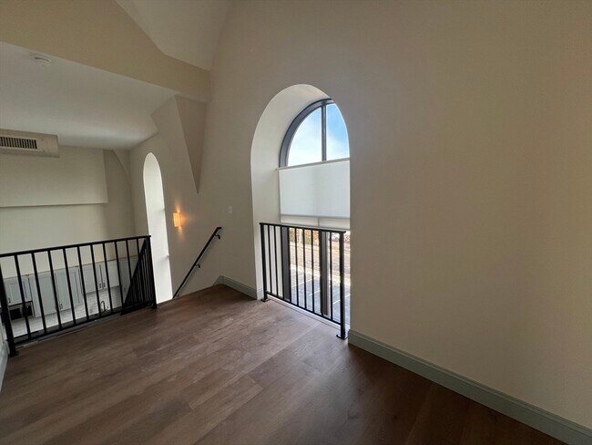 Building Photo - 160 Seabury St