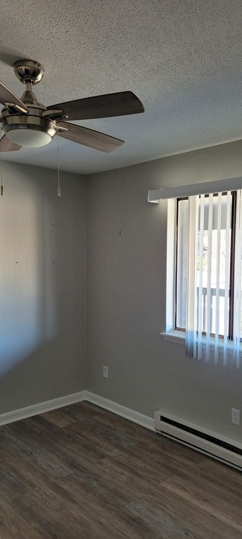 Building Photo - 475 Meadowview Dr