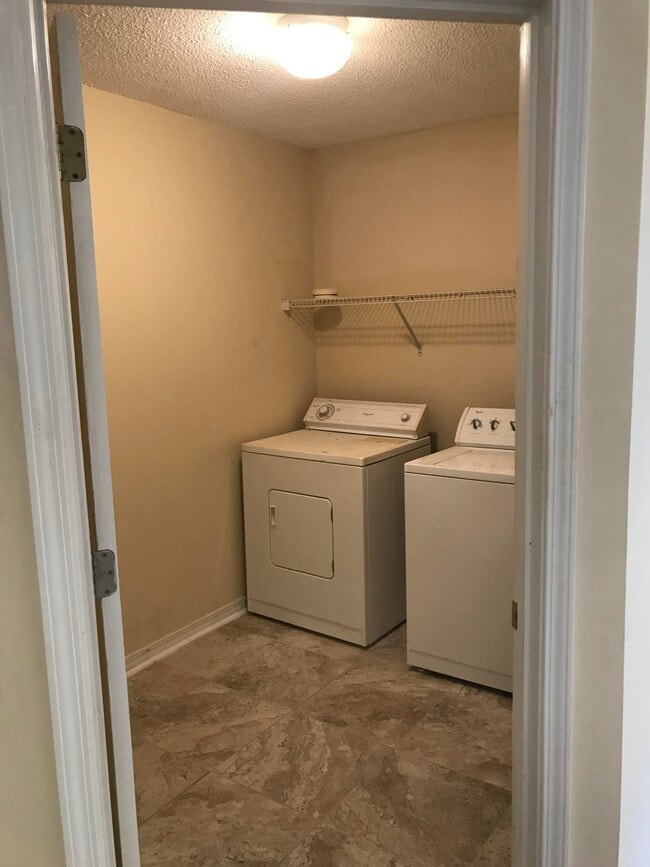 Building Photo - 517 Samana Way
