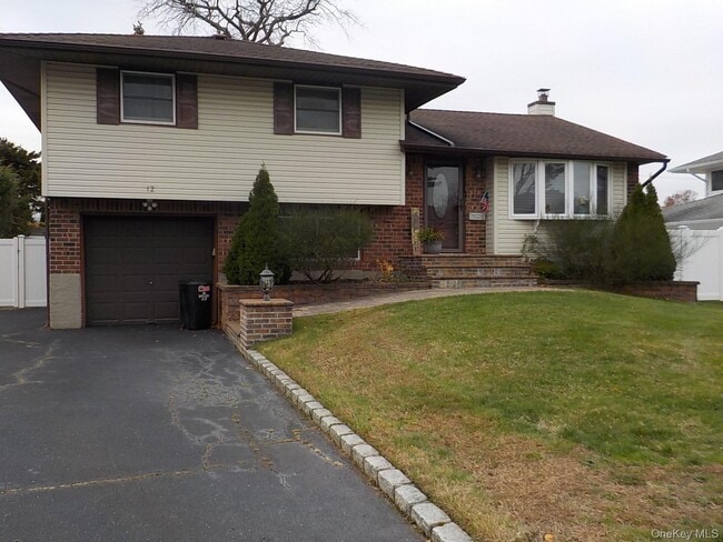 Primary Photo - 12 Sycamore Ln