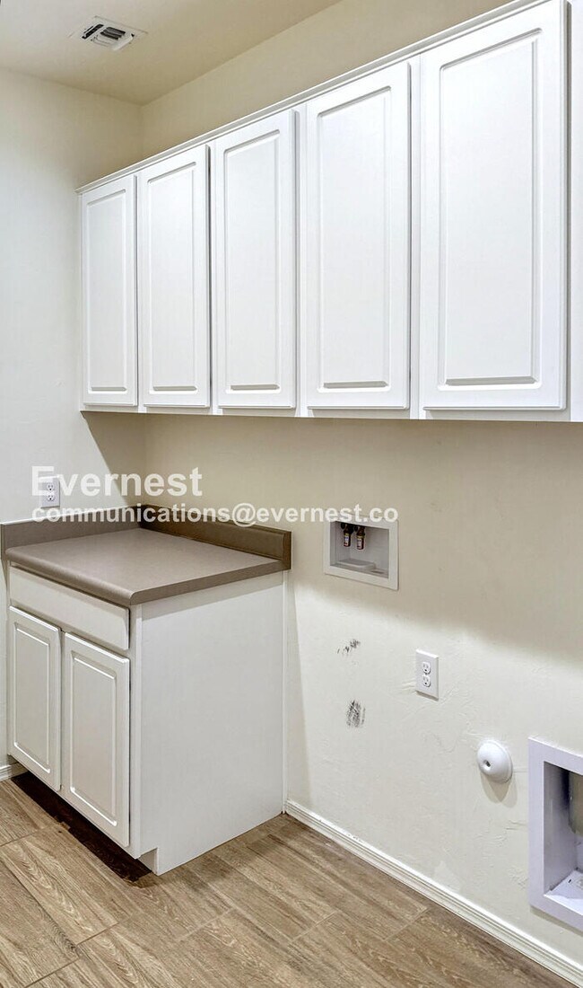 Building Photo - 10667 W Filbert St