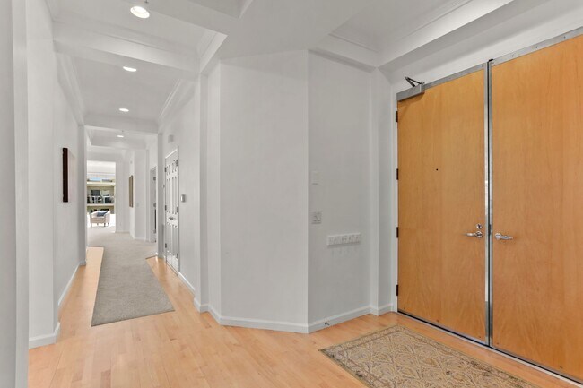 Building Photo - 602 5th St