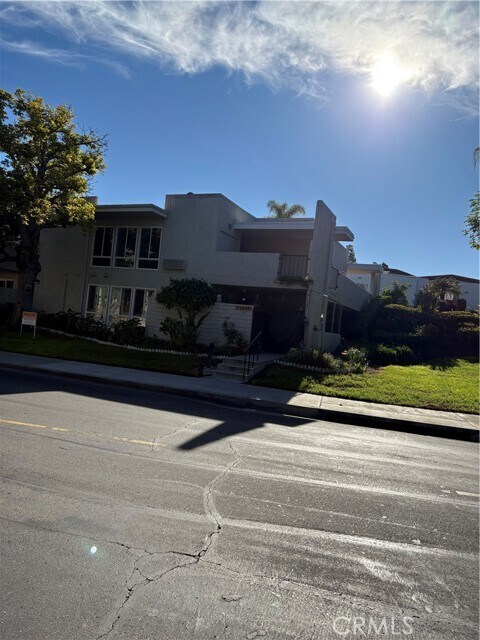 Building Photo - 2280 Via Mariposa W