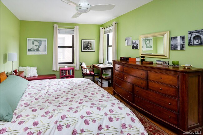 Building Photo - 3840 Greystone Ave