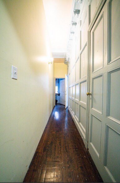 Building Photo - 52 Fenway