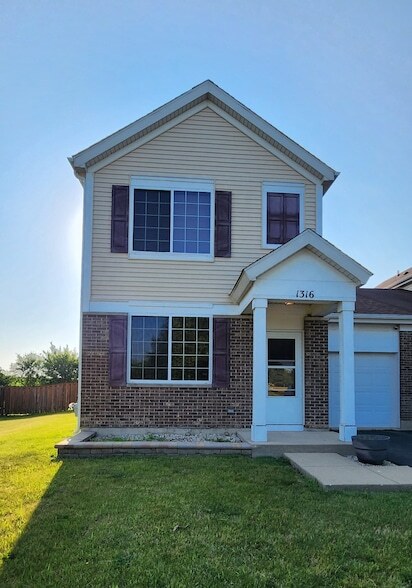 Primary Photo - 1316 Kettleson Dr