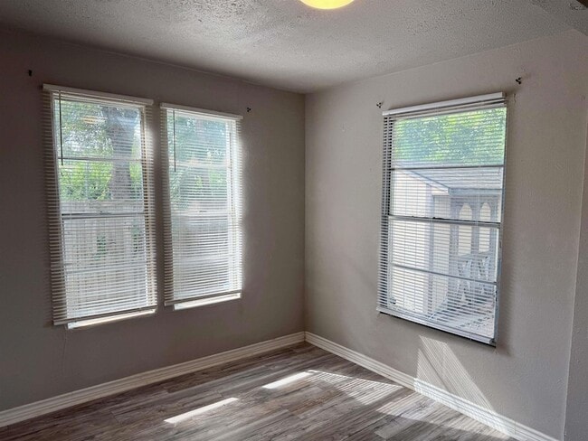 Building Photo - 1504 Austin St