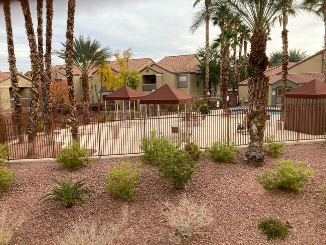 Building Photo - Gated community just minutes south of the ...