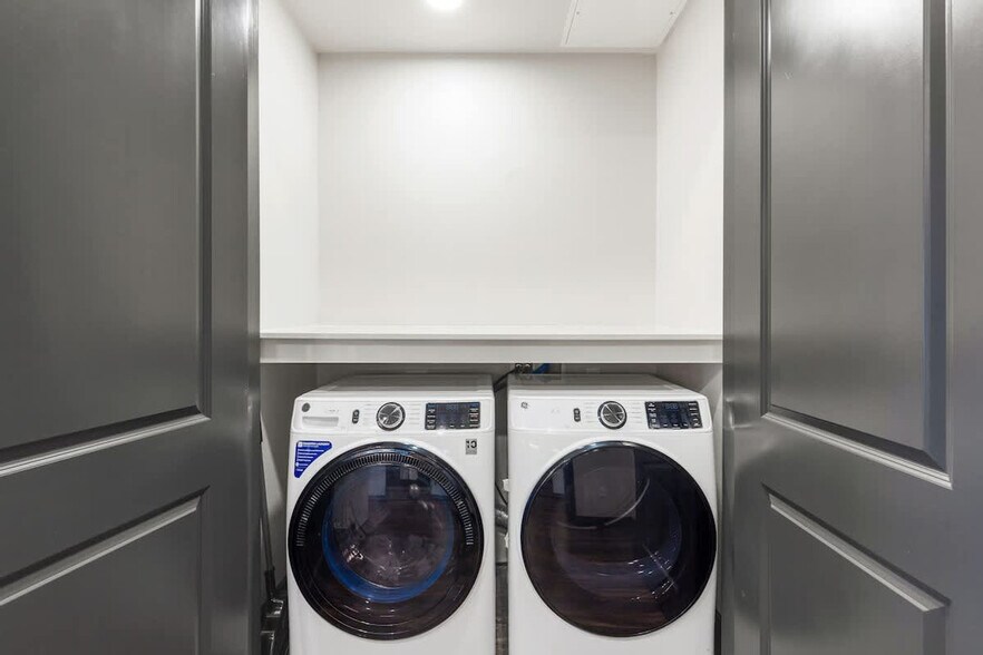 Building Photo - 9127 Research Blvd