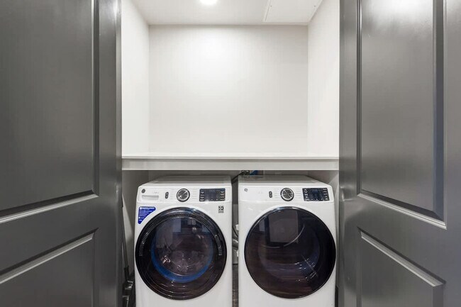 Building Photo - 9127 Research Blvd