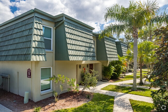1799 N Highland Ave Clearwater, FL - Fountain Square