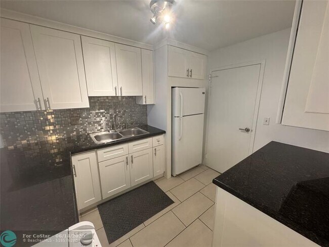 Building Photo - 336 N Birch Rd