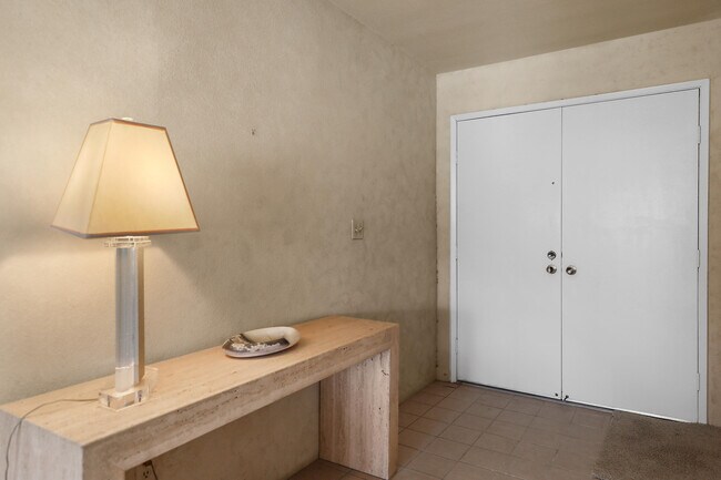 Building Photo - 11 Ronda Dr