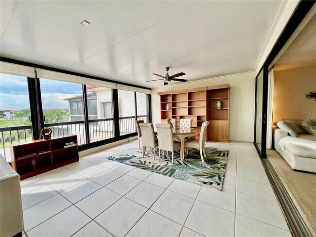 Building Photo - 3220 S Shore Dr