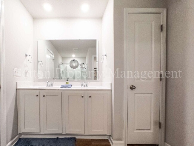 Building Photo - 7626 Knightbell Cir