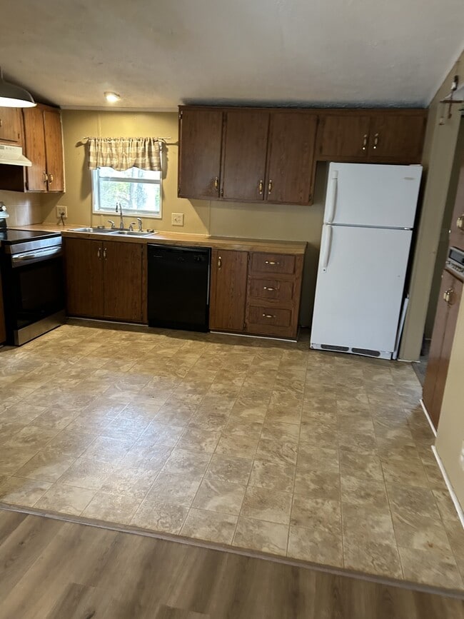 Building Photo - 4918 Harmony Grove Rd